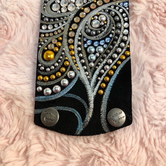 Beautiful Caroline Rocha Leather Cuff with Swarovski Crystals - Picture 4 of 6